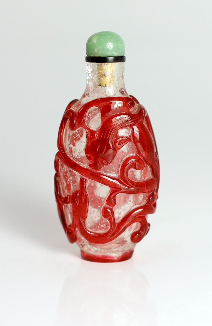 A Chinese ruby red overlay on snowflake ground snuff, 1750-1850, 7.4cm high